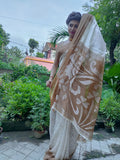 Matka Shibori Muslin Jamdani Pallu White Coffee Saree - Iced Caramel Macchiato